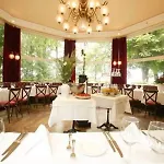 Hotel Unique Innere Enge 4*