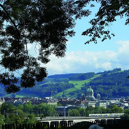 מלון Unique Innere Enge 4*