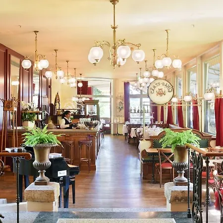 Hotel Unique Innere Enge 4*