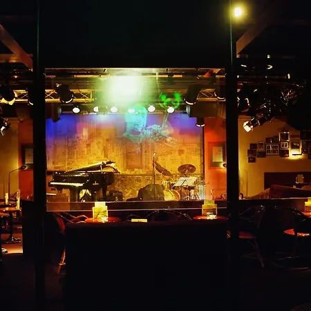 Ξενοδοχείο Unique Innere Enge 4*