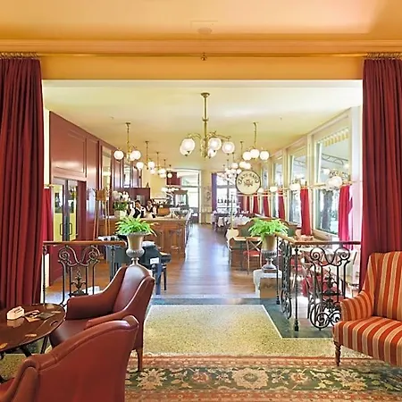 Hotel Unique Innere Enge 4*